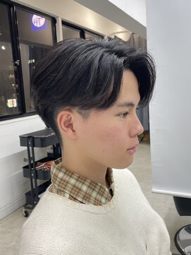 ジレス(Jiles) 【ニュアンスパーマ】【センターパート】【毛流れヘア】