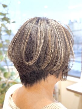 シュヴー 築地(CHEVEUX) 明るい白髪染め（白髪ぼかし）/丸みショート/40代/50代/60代/