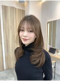 ミディアムレイヤーカット顔まわり透明感カラーベージュ