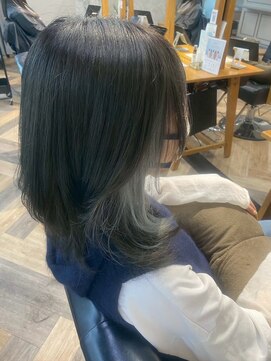 マーレ(MARLE./) 透明感◎グレーのイヤリングカラー