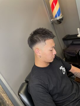 バーニーズ バーバークラブ(BARNEYS BARBER CLUB) スキンフェード
