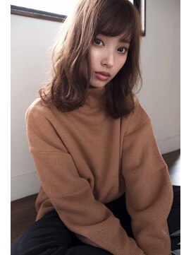 ヘアデザイン ソラ(Sola) 無造作控えめ重ためゆるウェーブ しっとり秋スタイル