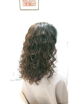 セシル(Cecile) セミロング/スパイラルパーマ