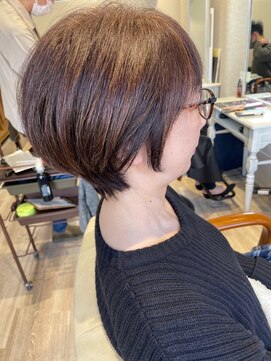 ラヴィエール(Laviere) 自然なボリュームがでるショートボブ