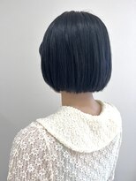 ヒビカ(HIBIKA)&nbsp;ネイビーカラーでプツッとショートボブ