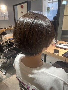 シーク(Seek) ショートボブ