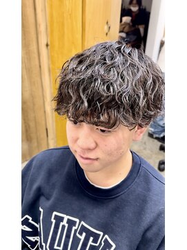 エルオム(EL.HOMME) 波巻きクリームパーマ／刈り上げマッシュ