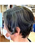 40代50代60代グリーンオリーブカラー×白髪ぼかしショートボブ