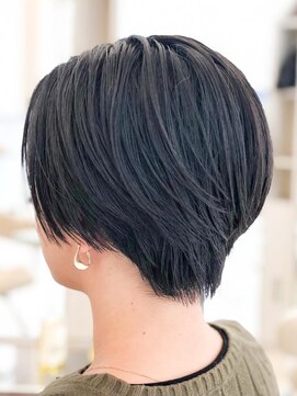 ミーティア バイ クアトロ(Meteor By QUATRO) くびれショートヘア 艶髪 黒髪