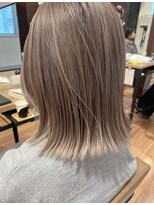 ジャム(Jam)&nbsp;切りっぱなしボブ×ホワイト系カラー★中村大輔