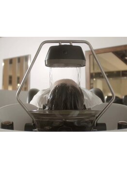 【完全個室】SNSで話題沸騰!!新感覚の「頭浸浴ヘッドスパ」で「ととのう」快感を。頭皮ケアにも◎