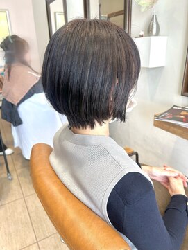 ショートボブ×トープグレージュカラー