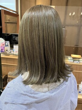 ネオリーブカップ 町田店(Neolive capu) 切りっぱなしロブ×ハイライト×オリーブベージュ【町田】