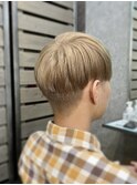 刈り上げマッシュ ブロンドヘア