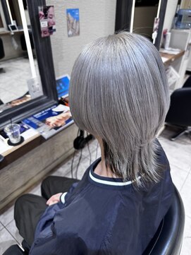 ケンジ 横須賀中央(KENJE) ホワイトシルバー×メンズウルフ