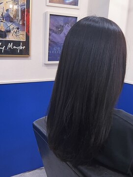 オーダー:傷んだところ切って軽くレイヤー入れて根本縮毛矯正