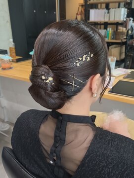 ディーエックス スリー(Dxxxx III) タイトシニヨン
