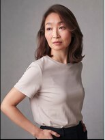 キヴィ(kivi)&nbsp;白髪ぼかしハイライト×大人可愛いふんわりボブ
