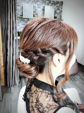 ヘアドゥリリアン(hair de Lilian) タイトロープシニヨン