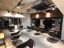 リブル 西葛西(Lible)の雰囲気（落ち着いたカフェのような雰囲気で、席の間隔も広いです）