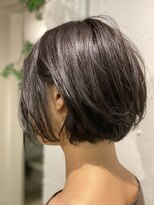 エル(EL by green)&nbsp;《tomi》アッシュグレー系カラーXショートボブスタイル