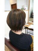 ミニウルフでかわいいショートレイヤースタイル。
