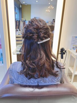 アーチ(ARCH) ハーフアップアレンジ