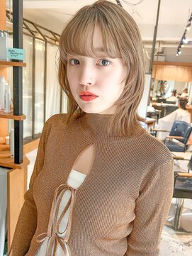 フェリア 梅田(FERIA) くびれレイヤー×ミルクティーベージュ