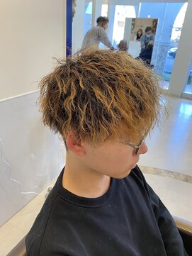ニコラ(NICOLA) ハイトーン×ツイストスパイラルパーマ