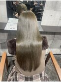 オリーブベージュ