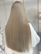 ベガ 福岡天神(VEGA)&nbsp;ロング　ケアブリーチ　ミルクティーベージュ　顔まわり　10代