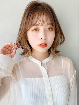 レア 表参道(L'ea) ・大人ガーリーダークアッシュミディアムレイヤー似合わせカット