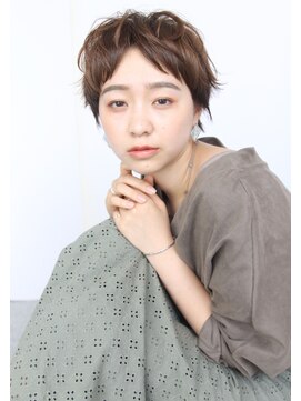 ララカ(Laraca) センター 分けの大人可愛いショートマッシュ