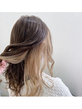 美容室 メザミー MESAMIES ペールベージュワンカールレイヤーインナーグレージュ
