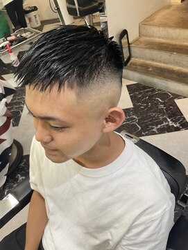 メリケンバーバーショップ フクオカ(MERICAN BARBERSHOP FUK) かき上げヘアショートレイアーくせ毛風パーマコンマヘア