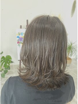 イト(ito) 外ハネふんわりミディ