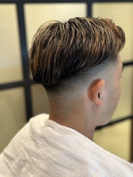 キタセンジュバーバー バイ ティーズ(KITASENJU BARBER by T's) skinfade xツーブロック