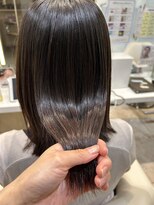ケンジ 平塚 アネッタ(KENJE annetta) 艶髪ストレート