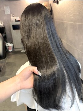 エルバイラビス 大宮(elu by lovis) 《mana》ブルーブラック/透明感カラー/艶カラー/就活カラー/大宮