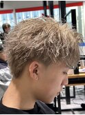 プラチナミルクティーベージュ無造作センターパート