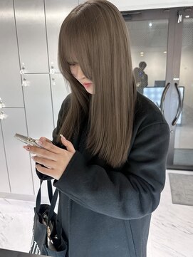 ベガ 福岡天神(VEGA) ロング　ケアブリーチ　ミルクティーベージュ　顔まわり　10代