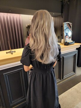 ブロック ジャポン(bloc japon) ホワイトグレージュヘアー