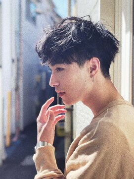 ベル 新宿(Belle) ビジネスマンにも!重めでもスッキリしたゆるパーマスタイル