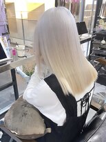 ラヴィキョート(Lavy kyoto)&nbsp;アッシュグレーアンブレラから―ハイライトミディアムヘアウルフ