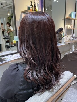 コク(koku) ピンクブラウン×セミロングゆる巻きスタイル