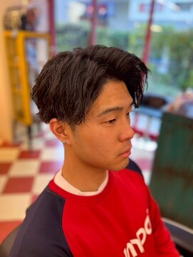 キングスマントーキョー 府中店(KINGSMAN TOKYO) アップバング / ツーブロック / スキンフェード 【府中】