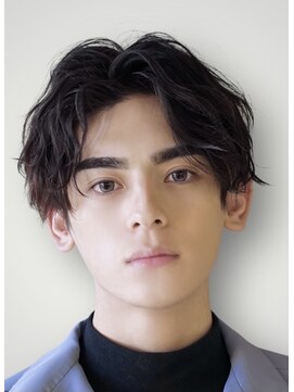 ゼンコー アオヤマ(ZENKO Aoyama) 黒髪×センターパート×スパイラルパーマ【メンズ/パーマ】