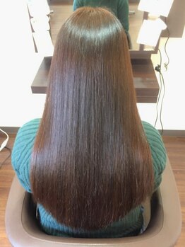毎日スタイリングが決まらない、そんなお悩みを丁寧なカウンセリングと高い技術で扱いやすい髪へ導きます◎