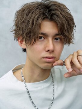 クロムトウキョウ ザ バーバー 新宿本店(CHROM TOKYO the Barber) ツイストスパイラルセンターパート