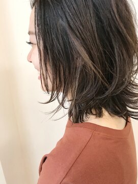 ヒルズ(BiBi hills) 高知 南国市 BiBi hills ミディアムウルフ レイヤースタイル